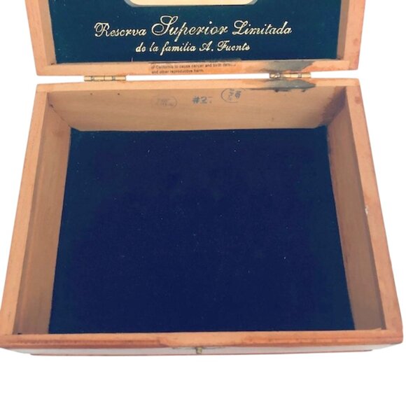 Signed Vintage Arturo Fuente Wooden Cigar Box - Picture 6 of 11